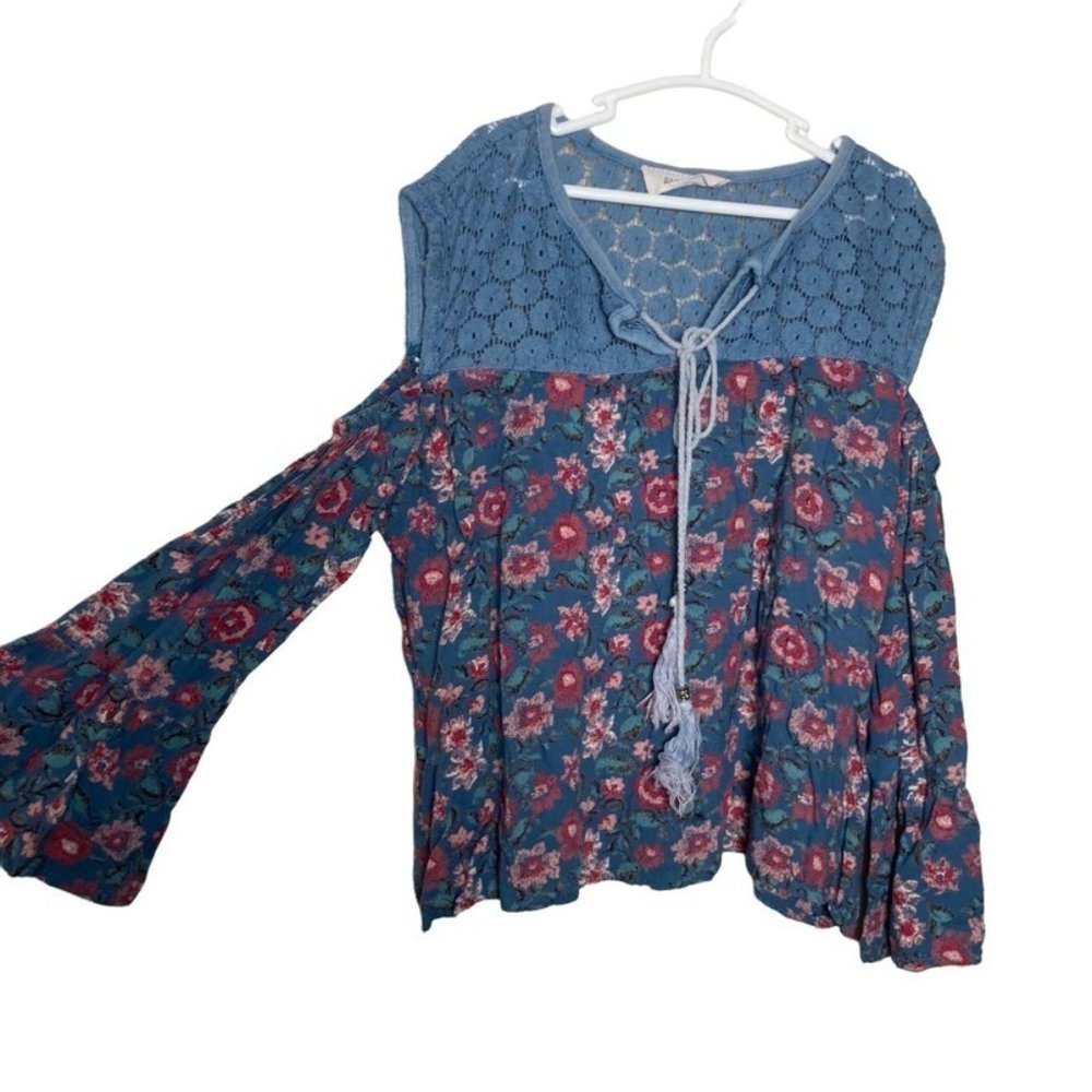 Angie Girls Size Small Lace Floral Cold Shoulder Boho Sleeve Top Blouse Blue